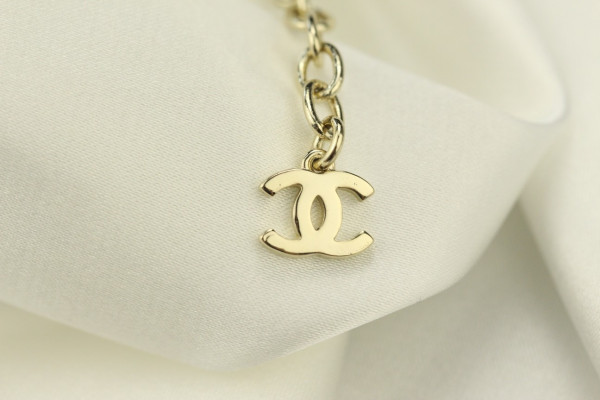 CL NECKLACE