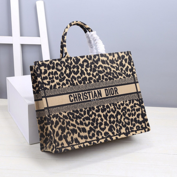 large D*or book tote