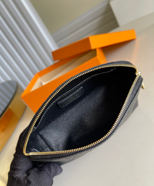 l**is V*t*n cosmetic pouch