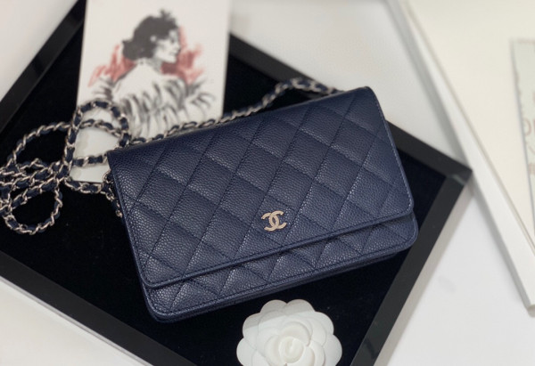 CL CHAIN WALLET CAVIAR WITH SILVER HARDWARE