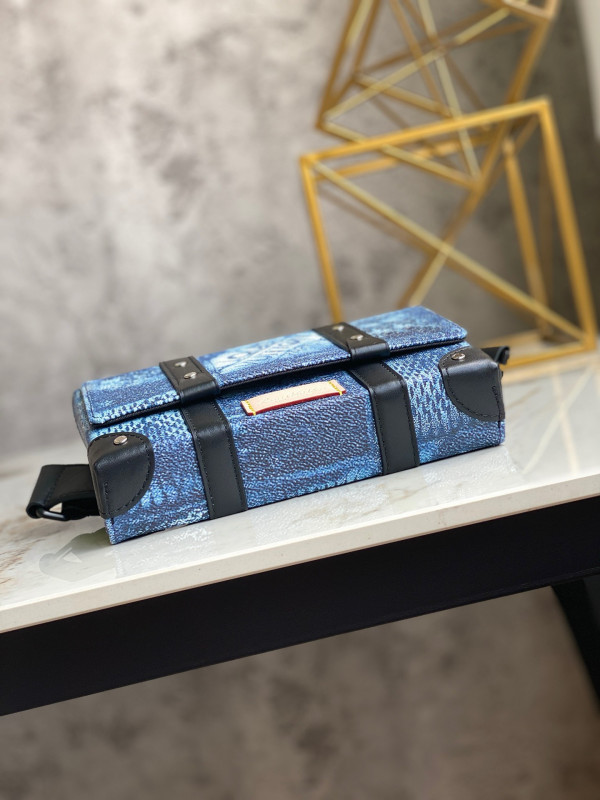 l**is V*t*n trunk slingbag