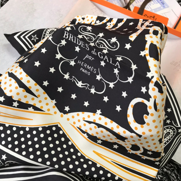 H**mes scarf