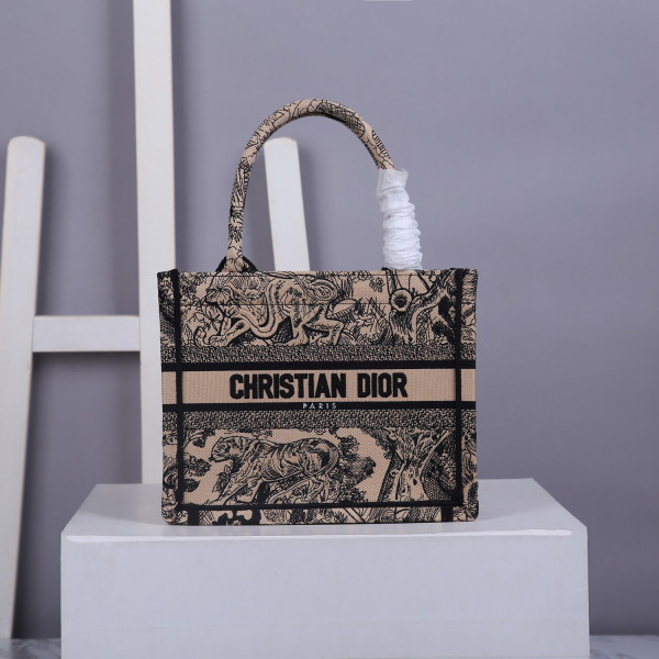 small D*or book tote