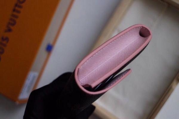 l**is V*t*n emilie wallet