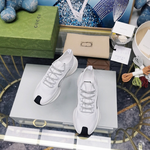 G*u*i run sneaker