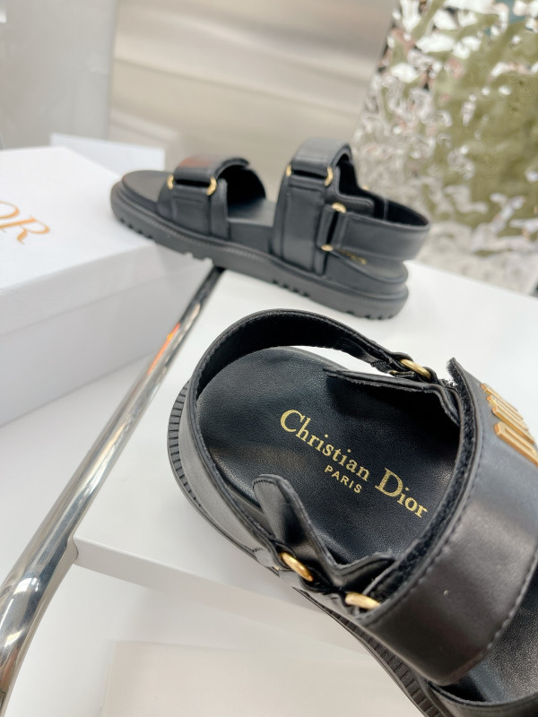 D*oract sandal