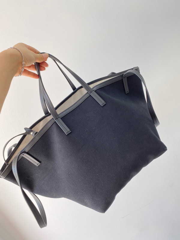 B**rry beach tote