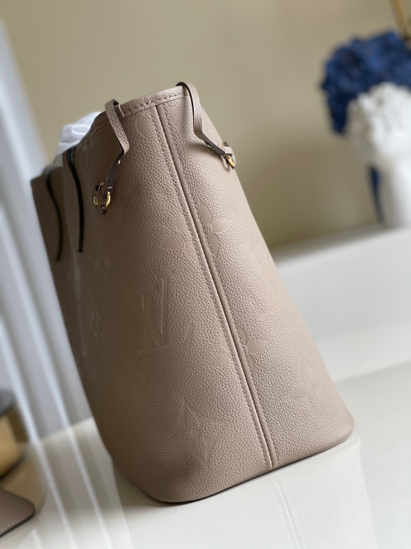 l**is V*t*n neverfull mm