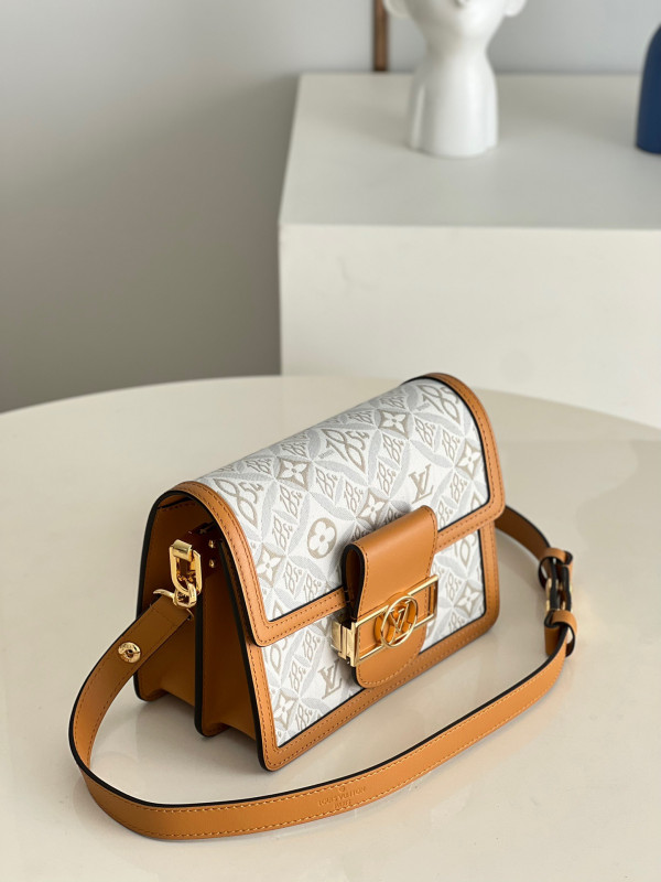 l**is V*t*n dauphine mini