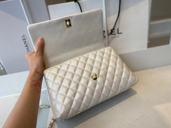 CL LARGE FLAP BAG WITH TOP HANDLE