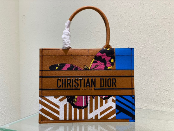 medium D*or book tote