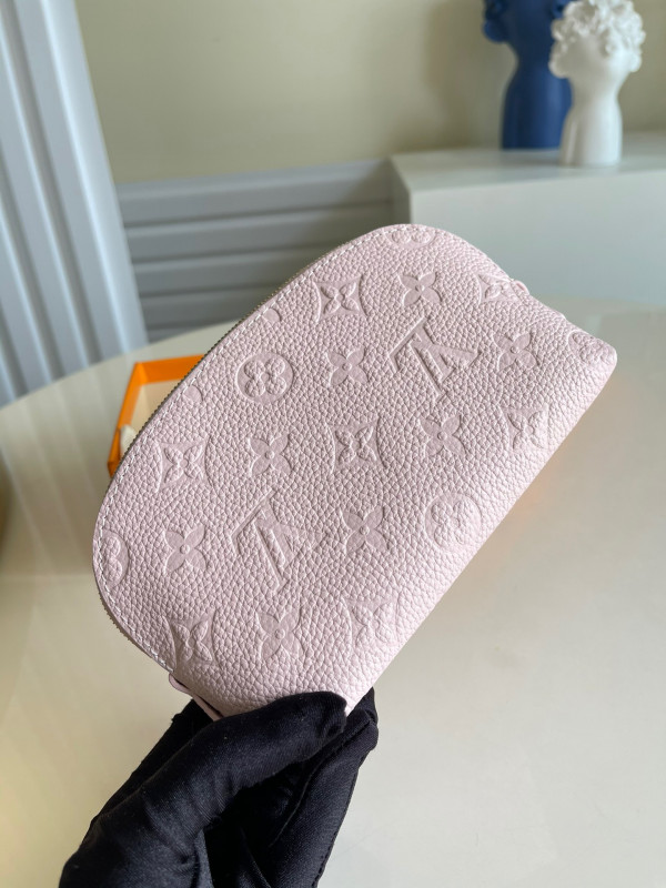 l**is V*t*n cosmetic pouch