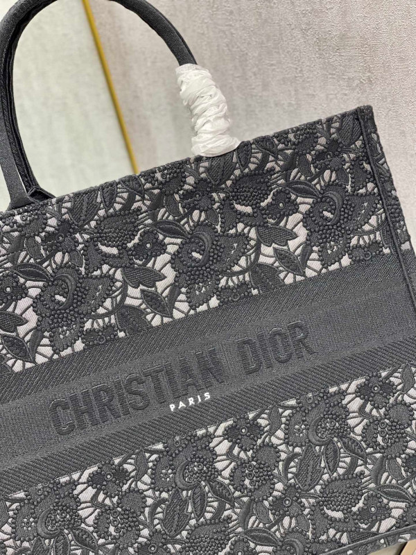 large D*or book tote