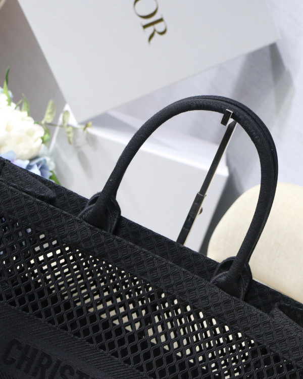 large D*or book tote