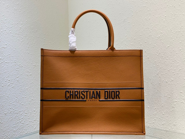 large D*or book tote