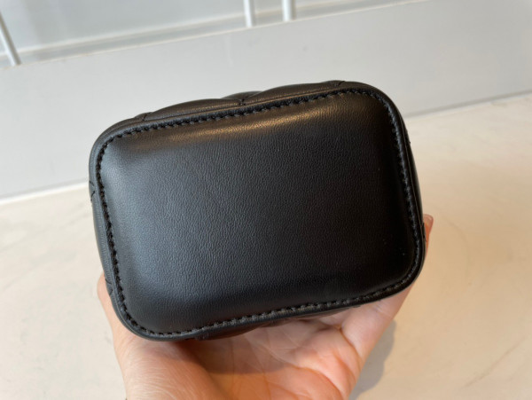 CL VANITY CASE