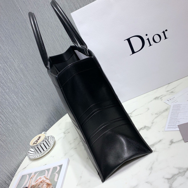 large D*or book tote