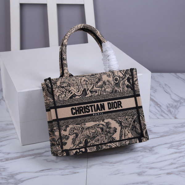 small D*or book tote