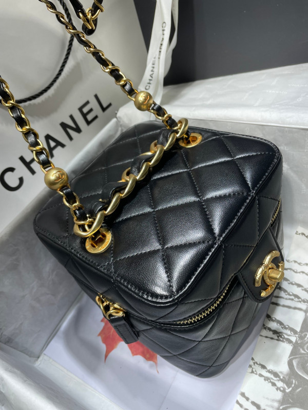 CL VANITY CASE