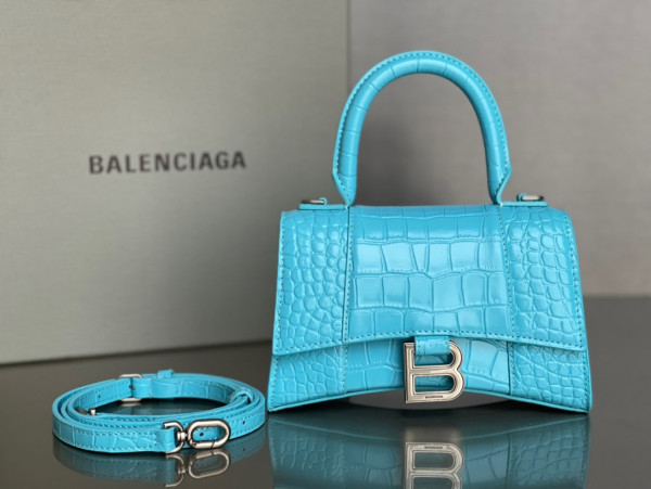 Ba*len*cia*ga hourglass
