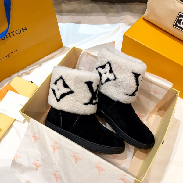 l**is V*t*n boots