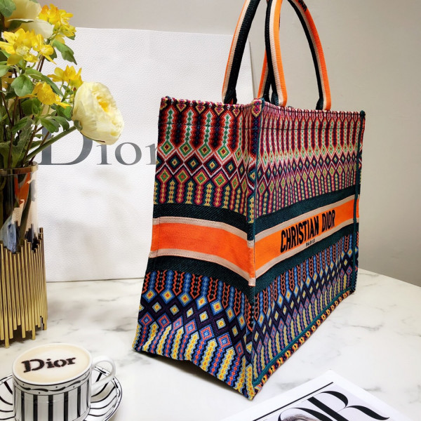 large D*or book tote