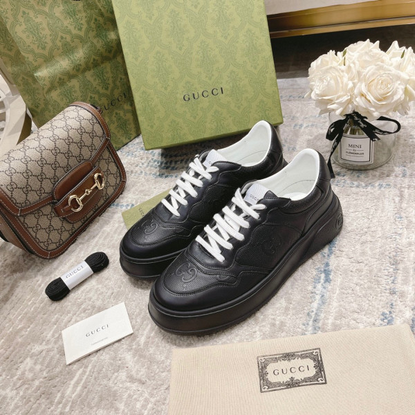 G*u*i gg embossed sneaker