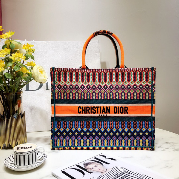 large D*or book tote