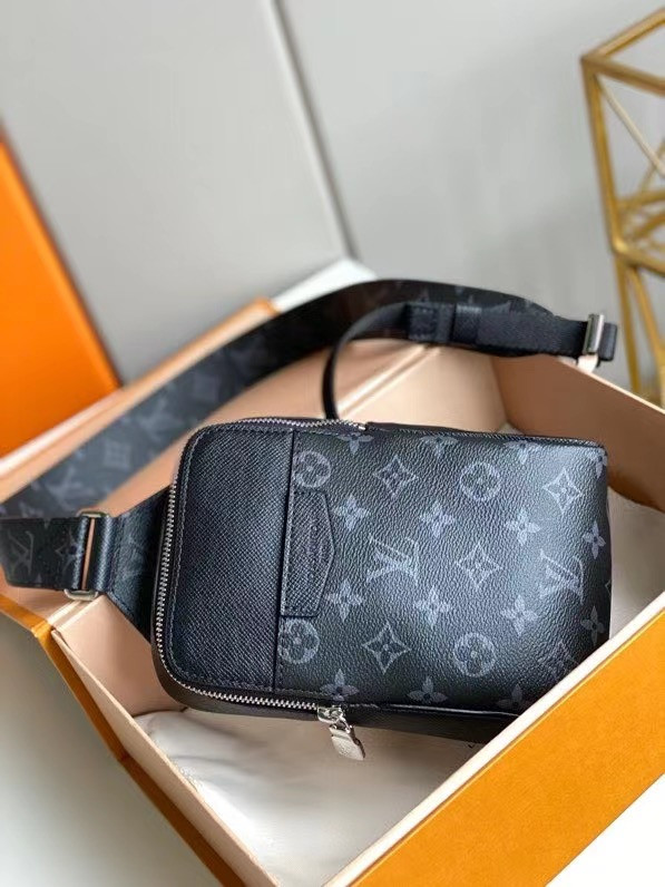 l**is V*t*n outdoor slingbag