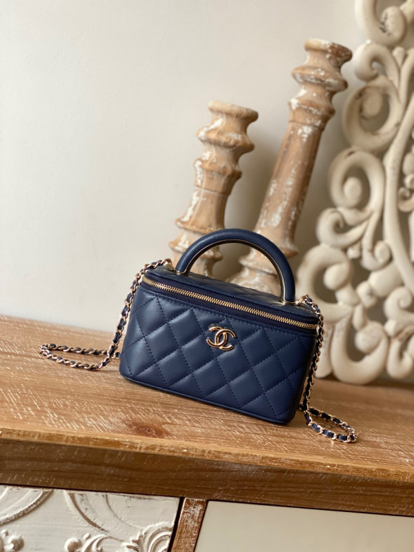 CL VANITY WITH CHAIN