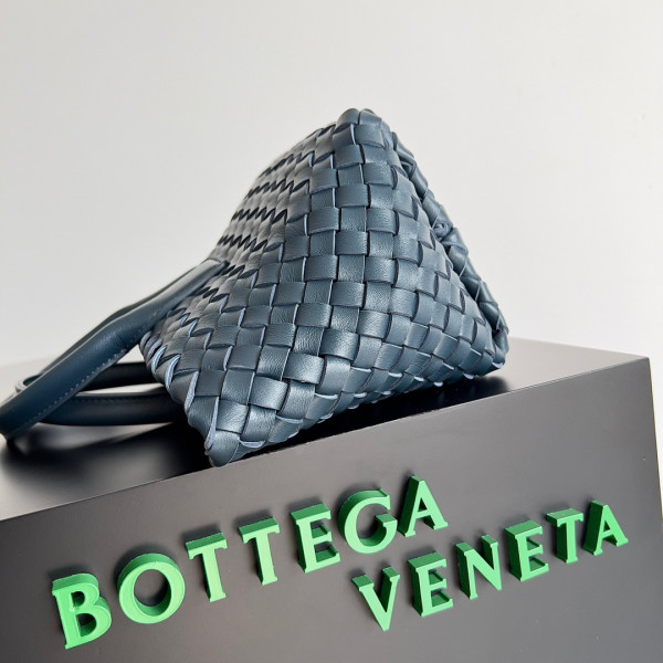 Bo*te*ga ve*ne*ta mini cabat