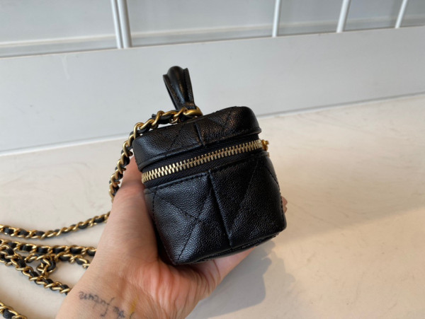 CL SMALL VANITY WITH CHAIN