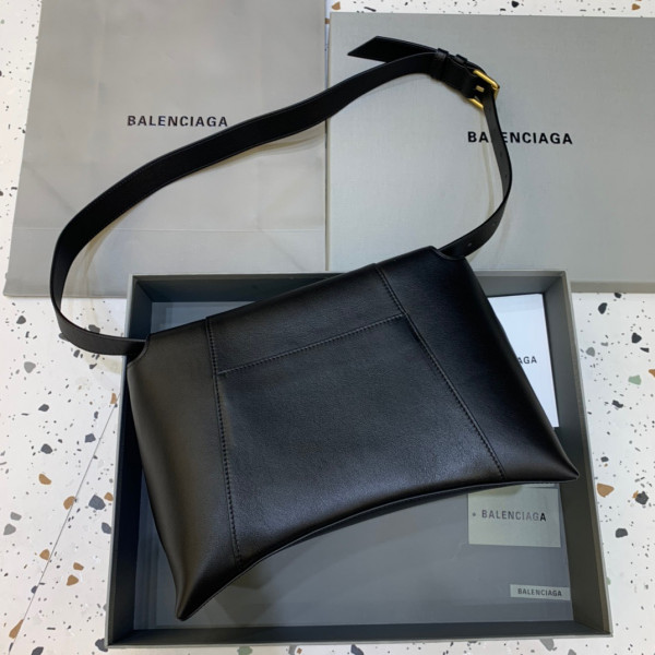 Ba*len*cia*ga downtown medium shoulder bag
