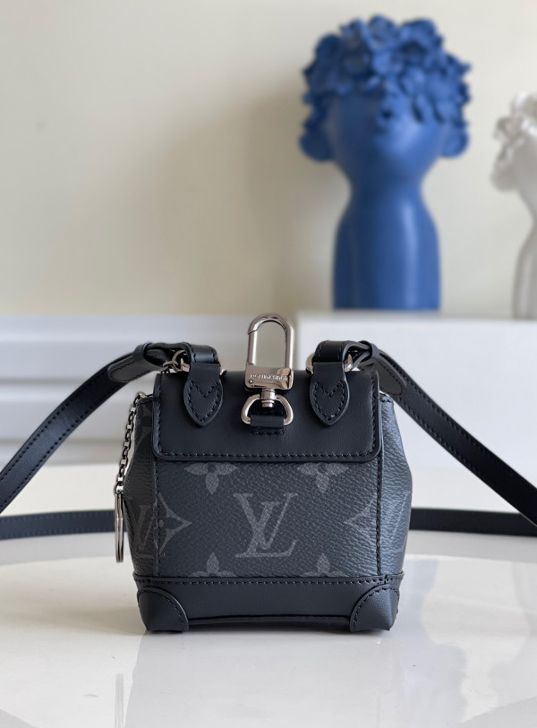 l**is V*t*n mini steamer pouch