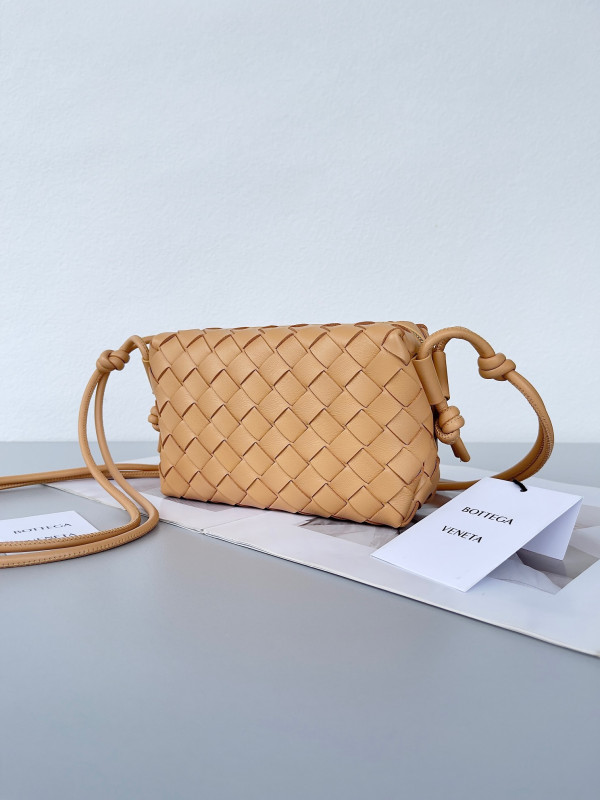 Bo*te*ga ve*ne*ta mini loop camera bag