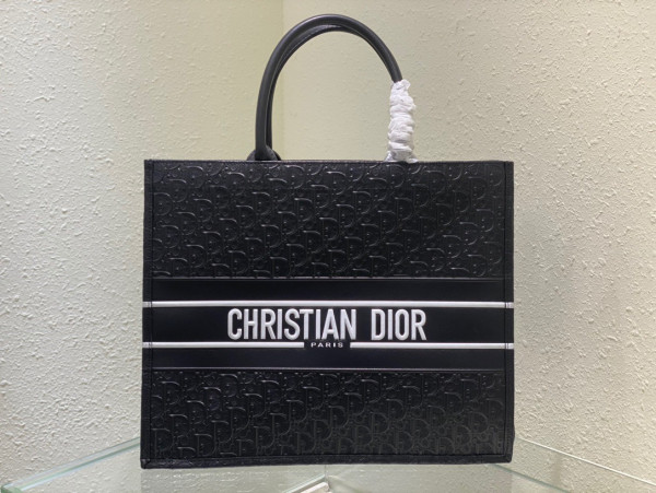 large D*or book tote