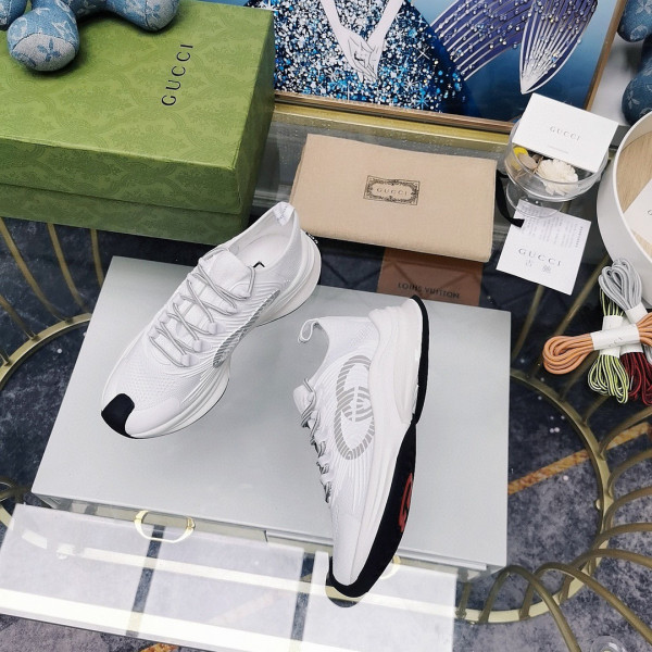 G*u*i run sneaker