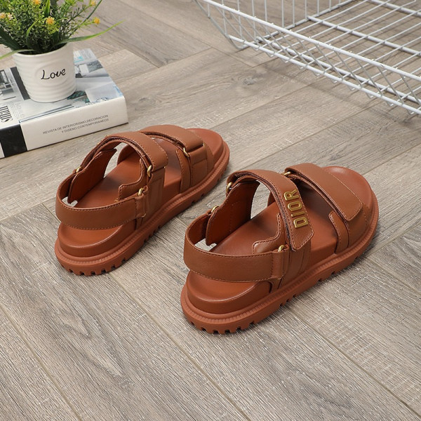 D*oract sandal