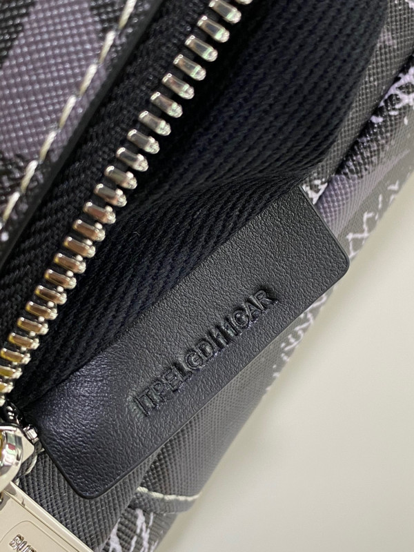 B**rry bum bag