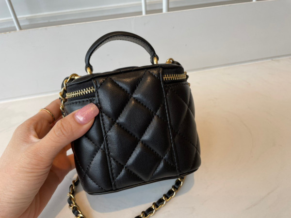 CL VANITY CASE