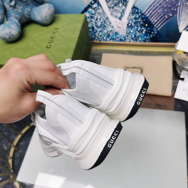 G*u*i run sneaker