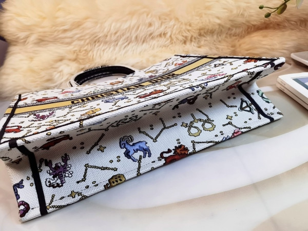 large D*or book tote