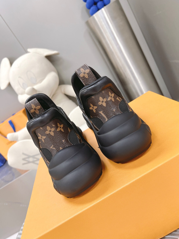 l**is V*t*n archlight sneaker