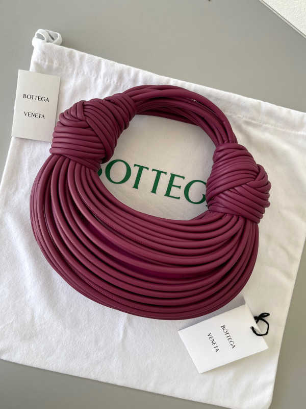 Bo*te*ga ve*ne*ta double knot