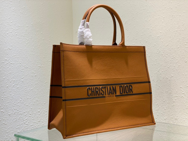 large D*or book tote