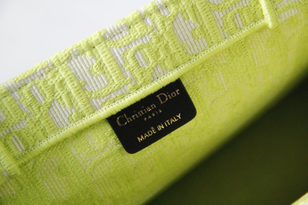 medium D*or book tote