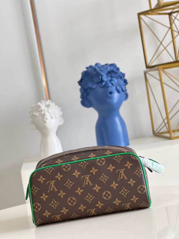 l**is V*t*n dopp kit toilet pouch