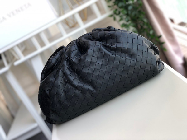 Bo*te*ga ve*ne*ta pouch