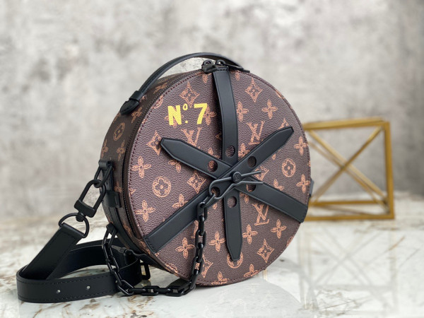 l**is V*t*n wheel box