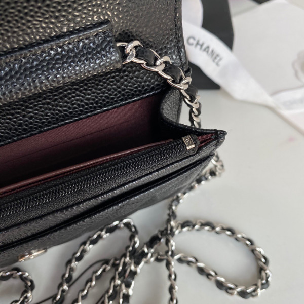 CL CHAIN WALLET CAVIAR NEW EDITION